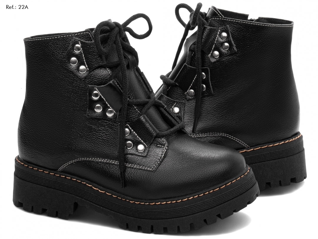 Bota Coturno Feminina em Couro Preto – Sola Tratorada Antiderrapante